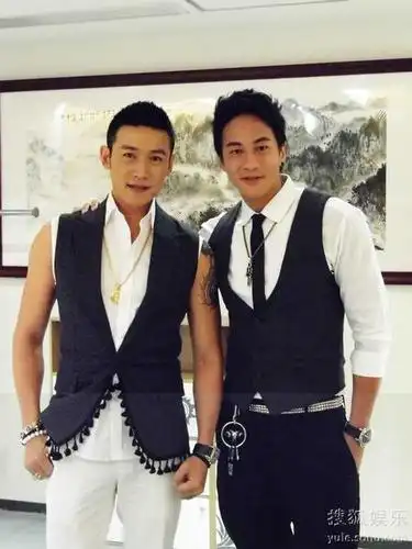 何润东陆毅英雄本色再携手秀肌肉贴身肉搏