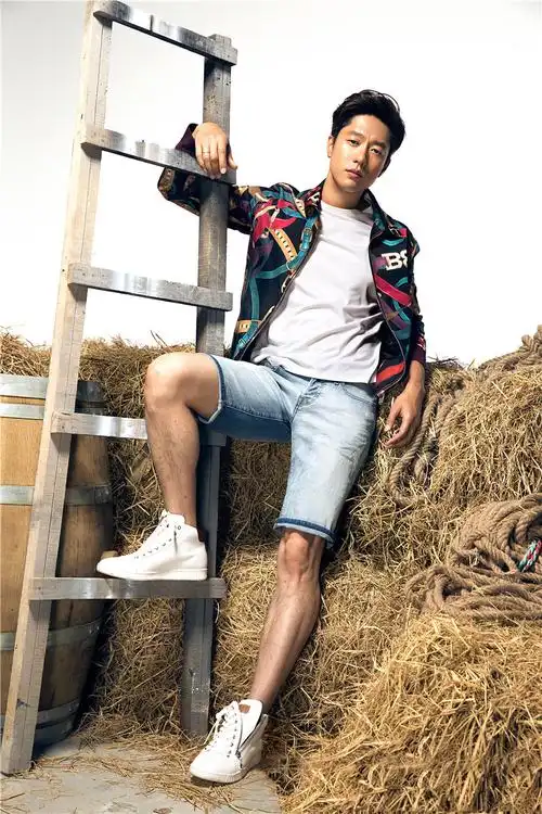 凌潇肃化身演技型男 "眼神杀"酷劲十足