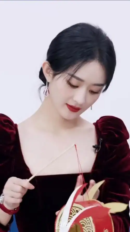 赵丽颖今日直播状态##赵丽颖冬日时光侧拍写真##赵丽颖直播九连