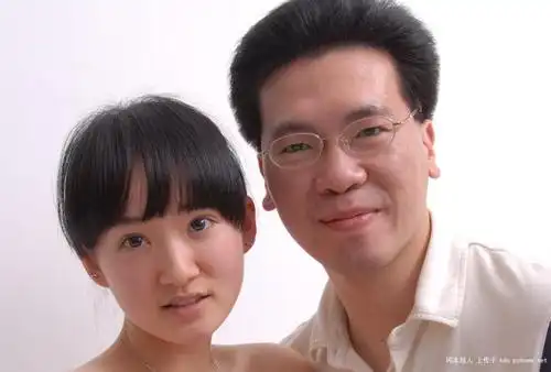 闫凤娇首度回应不雅照:刚入行没经验遭胁迫