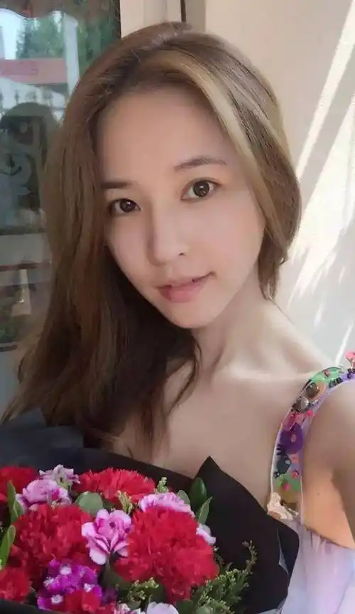 "马景涛前妻"吴佳尼身材照曝光,难怪能撩到小三岁的肌肉男_疯狂健身