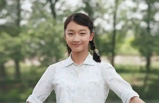 《山楂树之恋》出道,当时只有18岁的周冬雨,首次担当国际导演张艺谋的