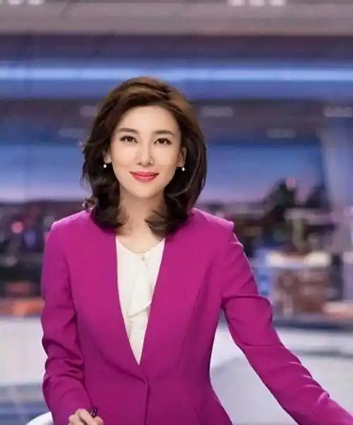 李红,中央电视台中文国际频道主持人,担任《海峡两岸》栏目主播.