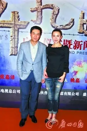 张嘉译(左)和小宋佳[微博]本报讯(记者 林芳)改编自严歌苓长篇小说