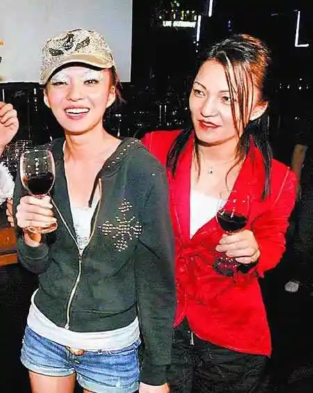 张镐哲甩开张韶涵老妈 新口味:"大眼妹"