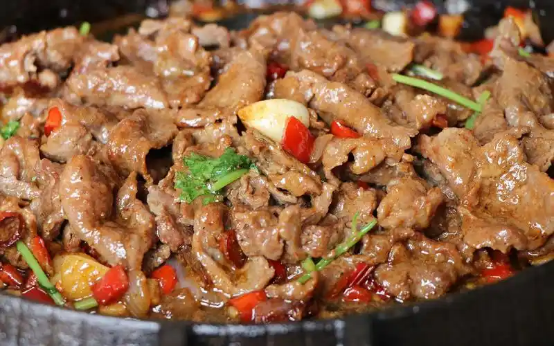 铁板牛肉的做法,滑嫩鲜香,做法简单,好吃到停不下来