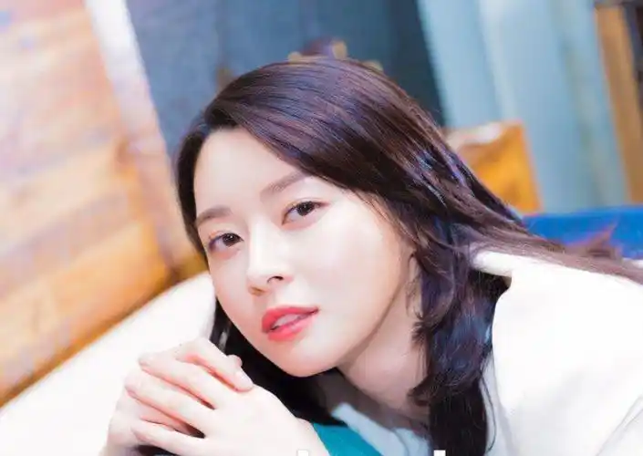 权娜拉|性感女神权娜拉,九头身身材无比惊艳,难怪和李钟硕闹绯闻!