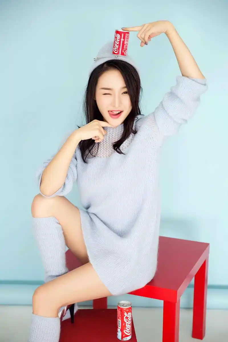 刘梦珂毛衣写真 韵味十足温暖来袭 网友:美哭了