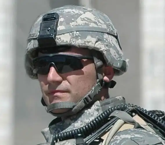 为什么头盔不防子弹,士兵还是要戴头盔呢?这一作用只有老兵知道