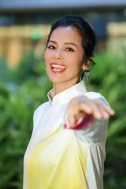 33年后再唱《亚洲雄风》,韦唯说新一代听众依然满怀激情丨独家