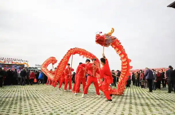 春节舞龙的来历和风俗?