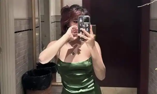 曾经有过两段婚姻,也拥有了三个非常可爱的女儿,梧桐妹,咘咘,波妞,都