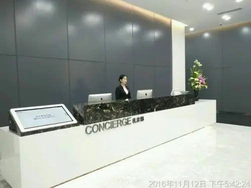 图为大堂前台人员工作展示.