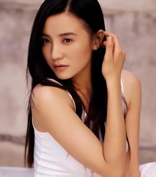 小宋佳和谁在一起过,高冷女神,小宋佳的堕落情史