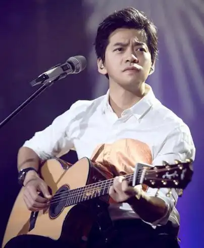 孟小蓓出生于书香世家,李健也是.