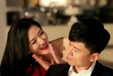 13年前被段曦当众扇巴掌,又因张杰掉粉44万的谢娜,真的幸福吗?