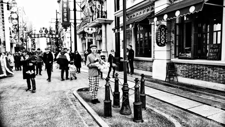 黑白街拍再现老照片