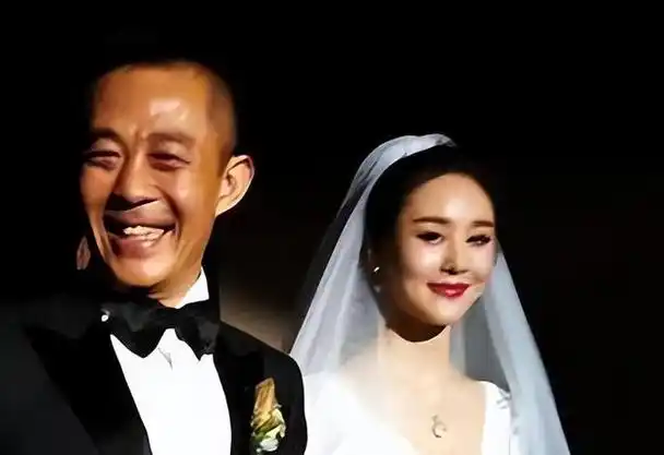 回顾丈夫老态龙钟妻子是貌美如花这4对明星夫妻的幸福感真强