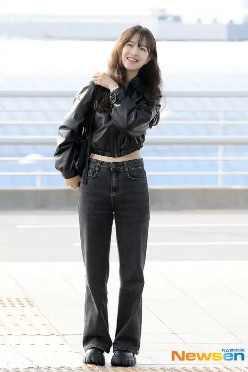 朴宝英超话96#朴宝英的安利课堂# 行程>28日上午朴宝英通过仁川机场