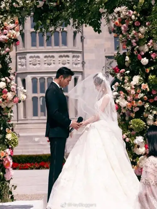 张若昀&唐艺昕还是真夫妻甜甜的爱情最好磕91#婚纱照##情侣写真