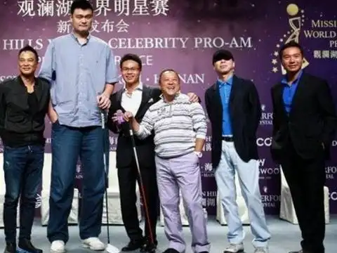 曾志伟的个头,潘长江的个头,郭敬明的个头,都输给了他的个头!