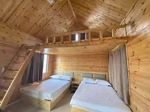 营口白沙湾锦明海上温泉木屋网红打卡温泉酒店海边沙滩烧烤凉亭