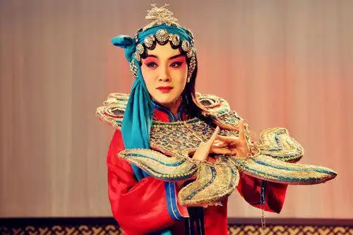 《丑角爸爸》收官 王晓晨诠释85后青衣