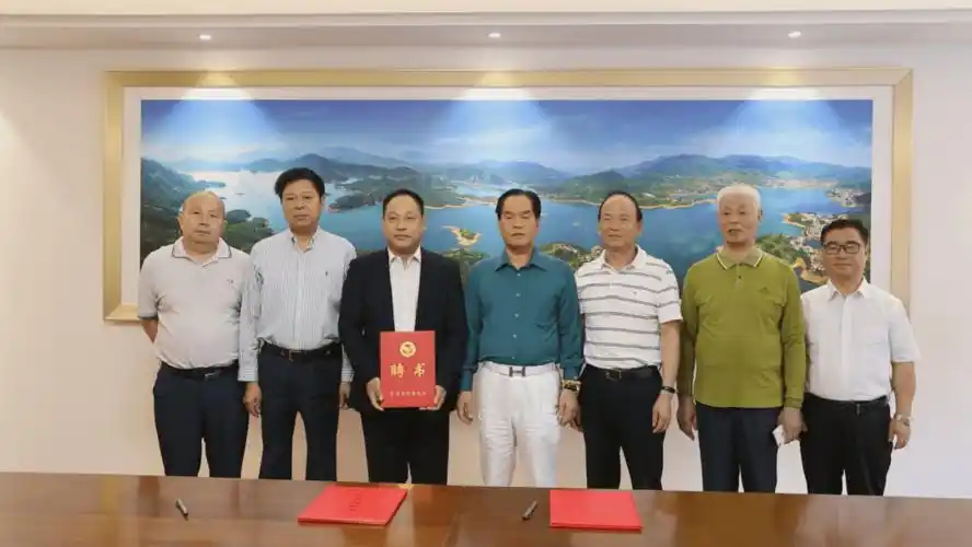 刚刚,南安这位乡贤献爱心设立慈善基金!_手机搜狐网