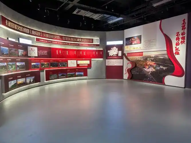 楼是红色文化展示区和商业区的融合,二楼是长征国家文化公园(贵州段)