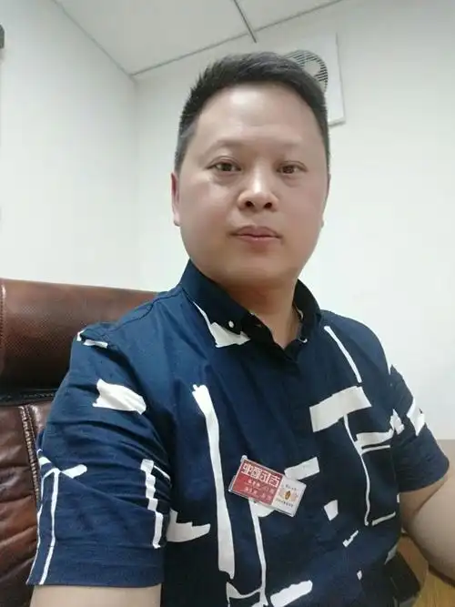 办公室里来个自拍!