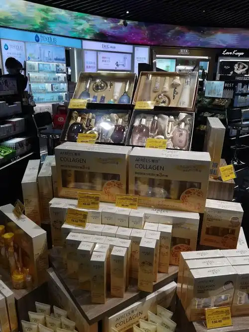 推广地堆长期摆放套盒,定期更换护肤品牌推广.