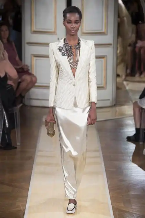 意大利奢侈品牌阿玛尼于巴黎高定时装周发布 armani privé 2018秋冬