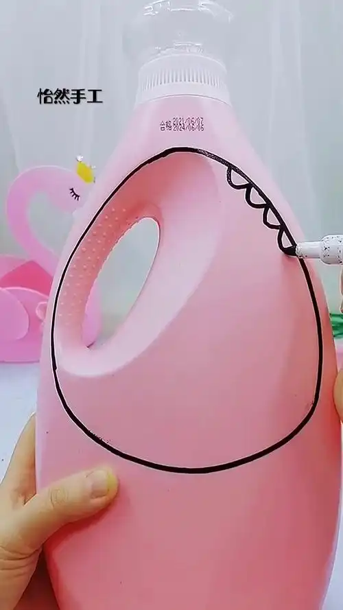 实物很美;带着它出去拍个照,被一大群人给围观了 洗衣液瓶子制作花盆