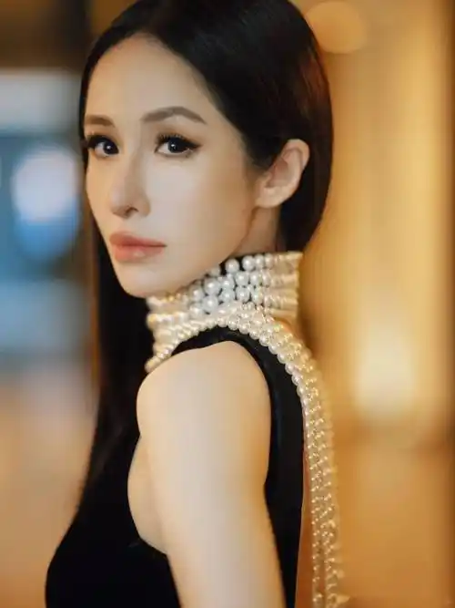 性感女神萧亚轩,39岁绝代风华,写真中的魅力让人难以自拔!