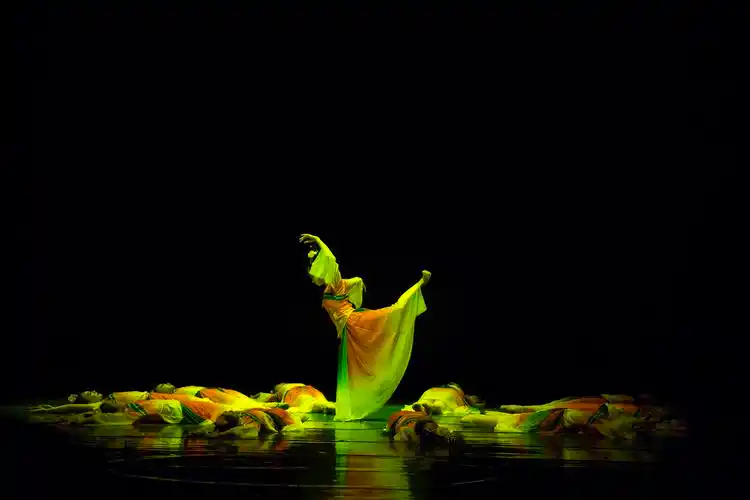 流量舞蹈加持,新招首席亮相,重庆首个国舞专场浓情上演!