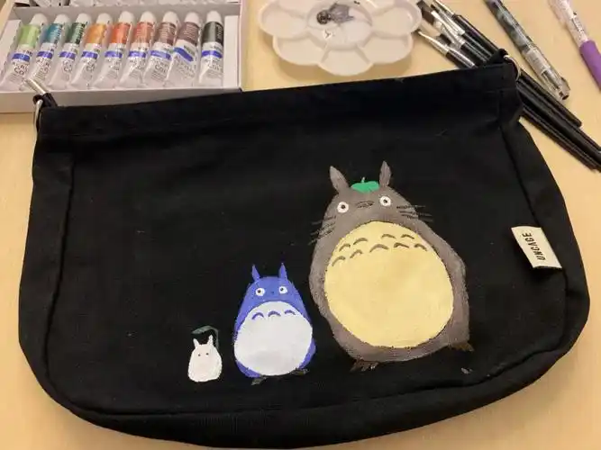 手绘龙猫小包包