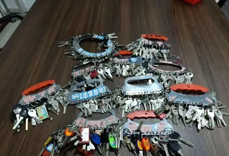 我向来对收纳整理就不是很擅长,因此钥匙多了以后我觉得一个头两个大.