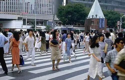 (上世纪80年代的日本街头)