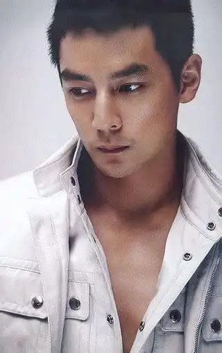 吴彦祖证件照高清吴彦祖蓝底证件照图2022已更新今日动态