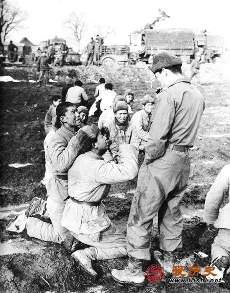 为朝鲜三千里江山不幸被俘的志愿军战士