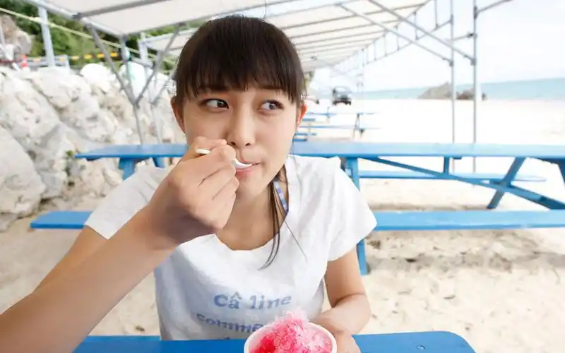 小虎牙可爱日本美女和田彩花清新写真壁纸图片1下载