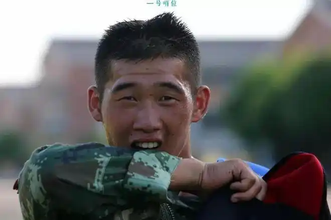 嘲笑他们没有这些有血性的中国军人你们今天看到的欧巴们根本就没有