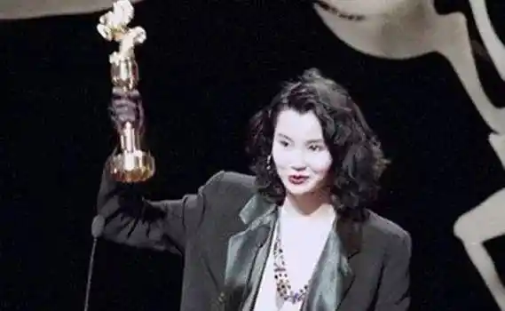 张曼玉56岁了?谁说没有婚姻就孤零凄凉,不能追求自我