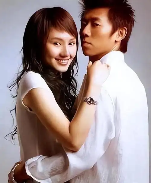 袁泉:6根钢钉1根钢条,坚守多年不变,袁泉打了多少明星的脸?