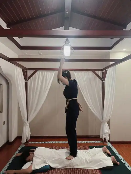 海口泰式按摩踩背好像一脚踩到了我的屁巴