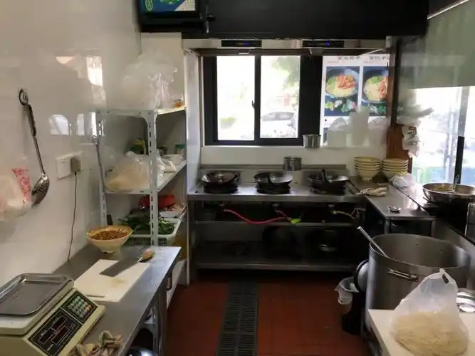 厨房环境整洁清洗区与操作区分开,环境整洁消毒柜使用规范3打面馆地址