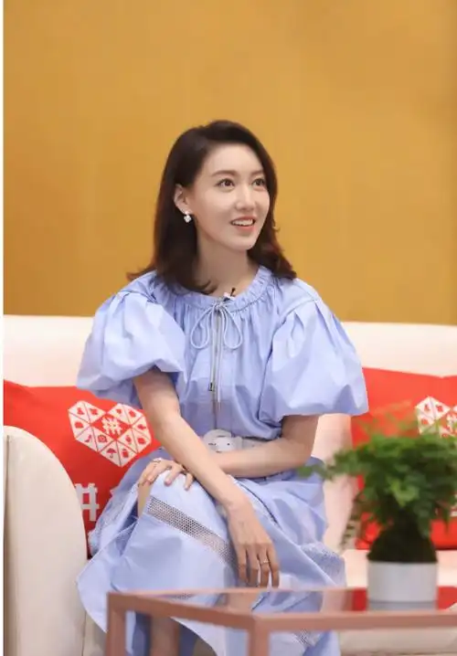 回顾演员高露低调嫁圈外丈夫生一儿一女40岁越活越有少女感