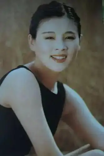 英宁与赵明明离婚后,嫁给圈外外交官,如今51岁淡出娱乐圈_手机搜狐网