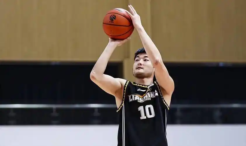 丛明晨拿到新合同广东引进小外援有目标但心仪大外援被截胡