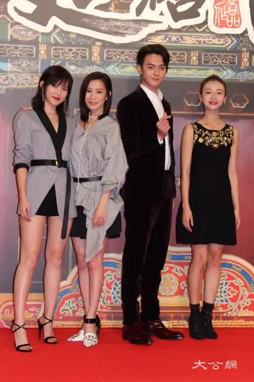 左起苏青,佘诗曼,许凯及吴谨言齐现身电视城.(温颖芝 摄)